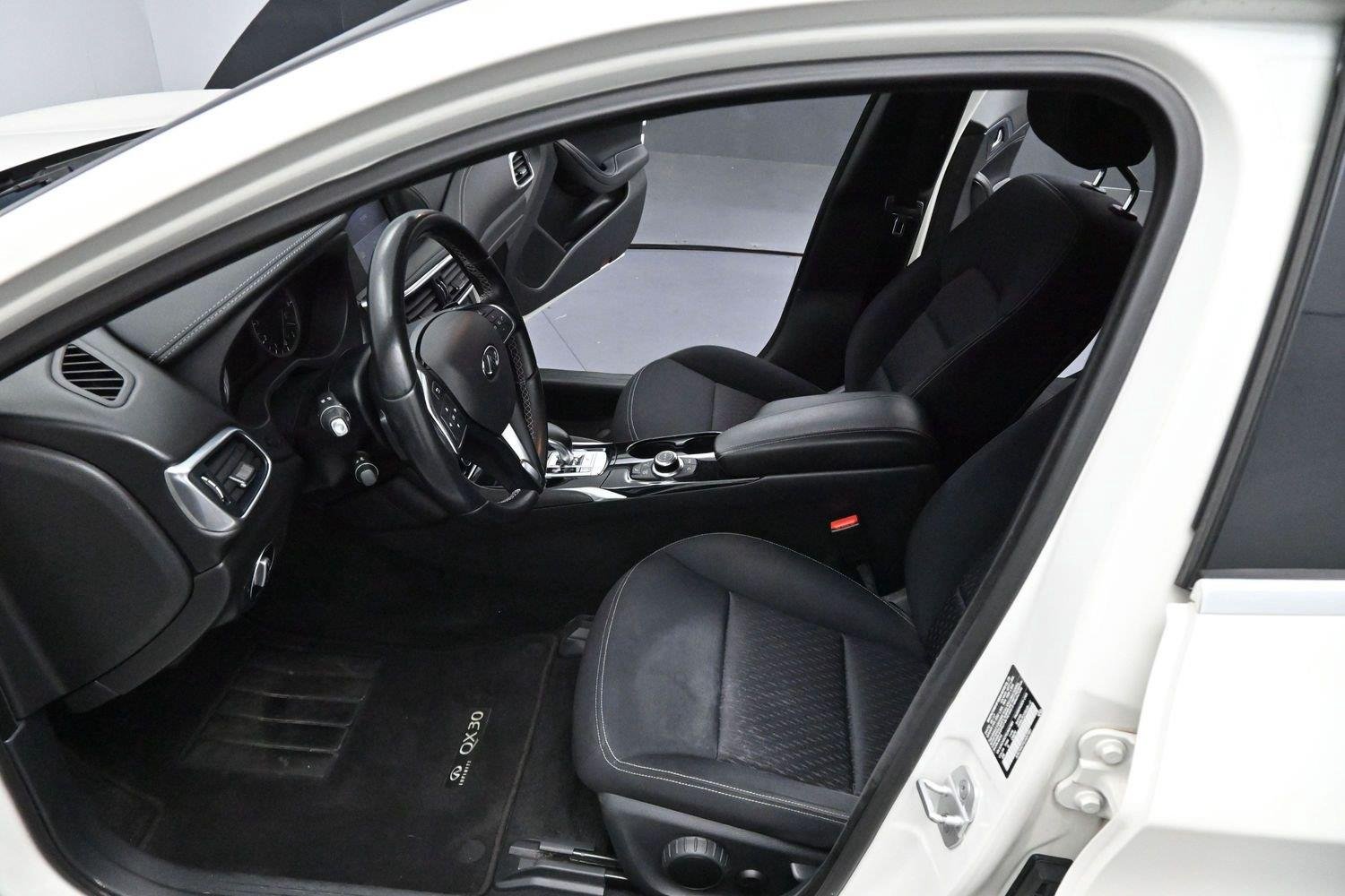 Used 2018 INFINITI QX30 FWD image 12
