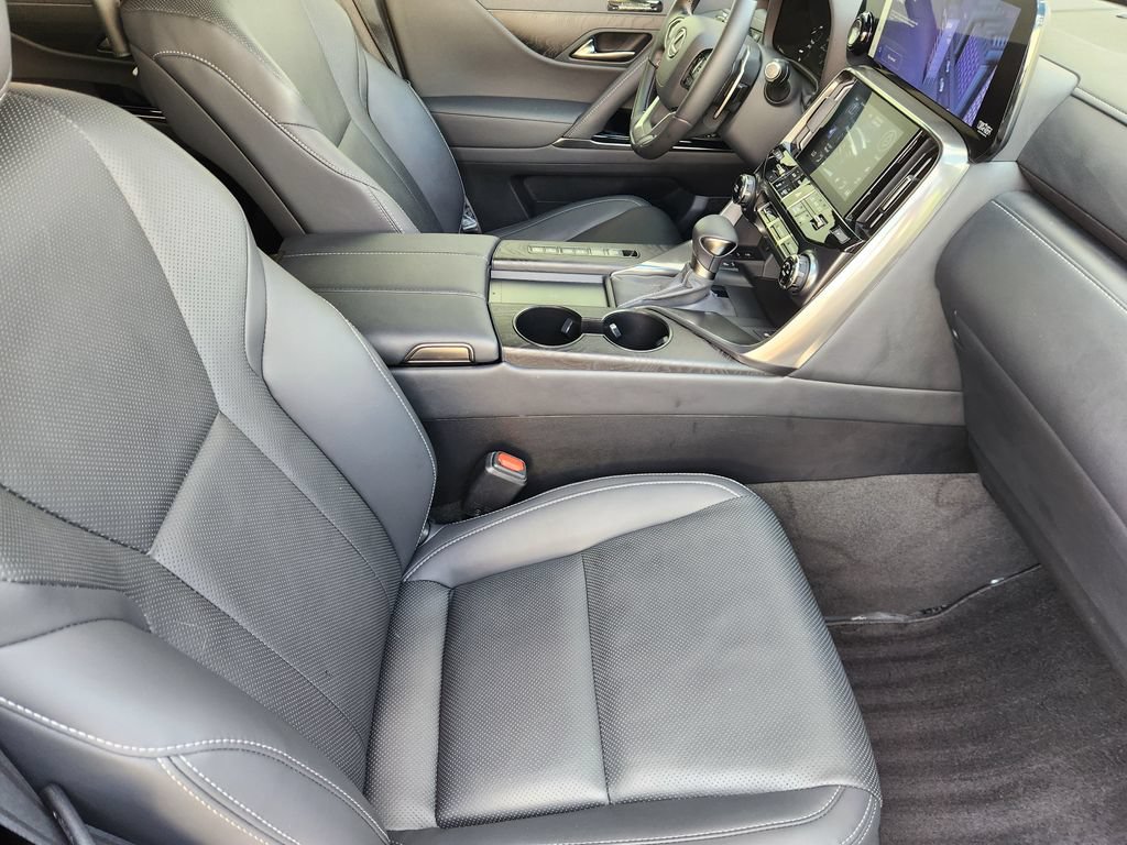 Used 2023 Lexus LX 600 4WD w/ Luxury Package image 14