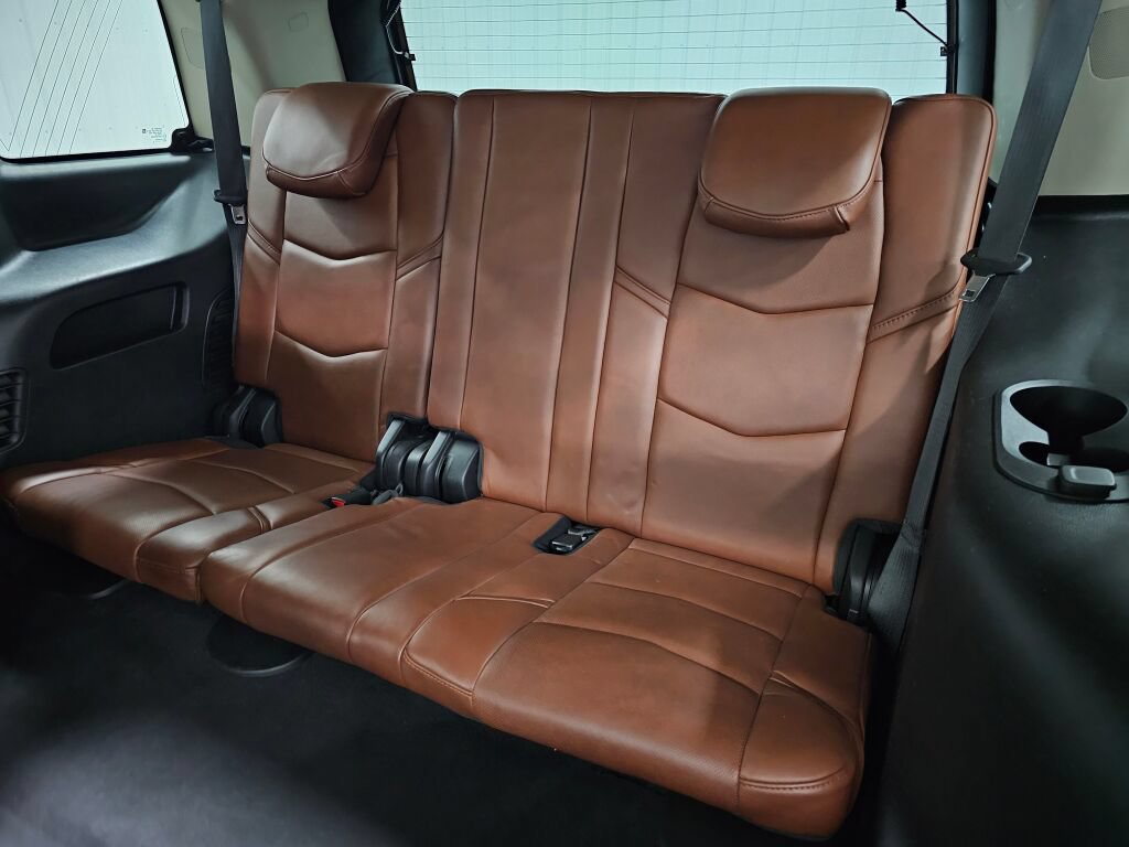 Used 2019 Cadillac Escalade Luxury AWD/4WD image 13