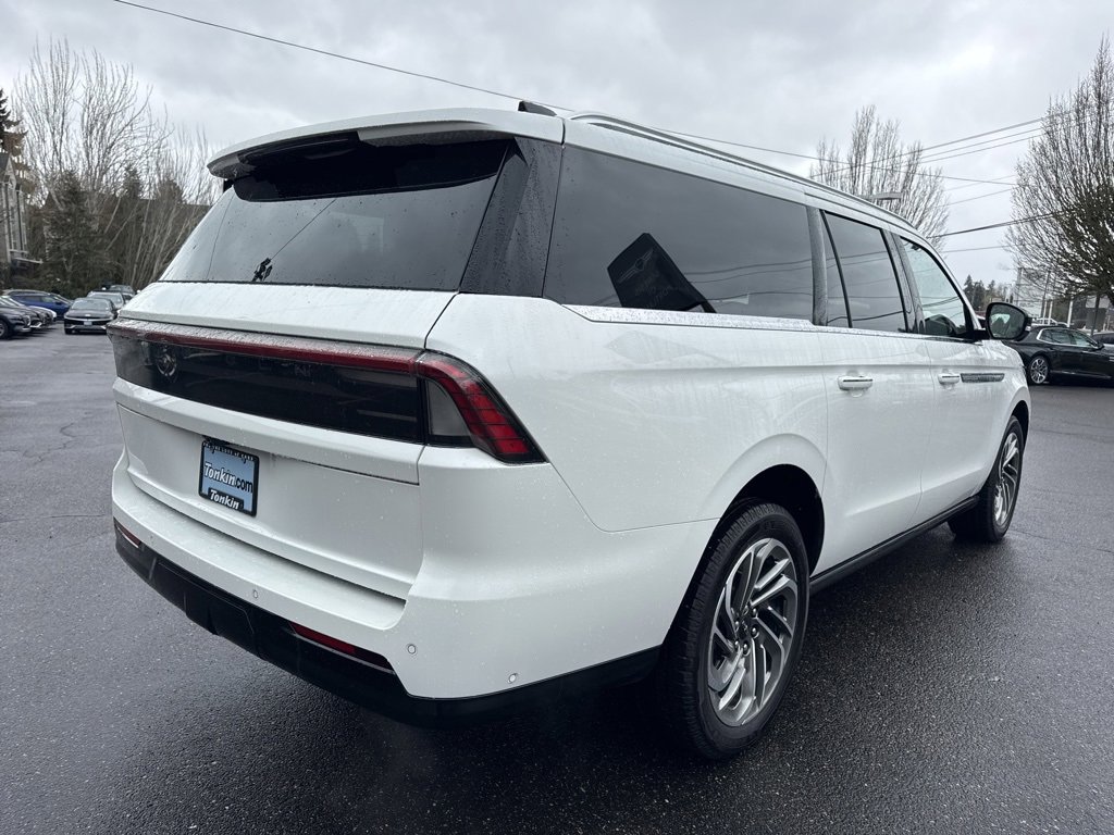 Used 2025 Lincoln Navigator L Reserve image 7