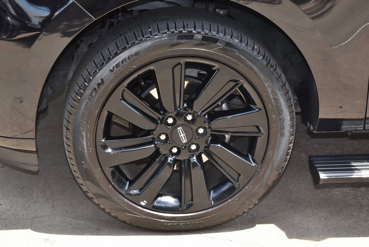Certified 2024 Lincoln Navigator Reserve AWD/4WD image 41