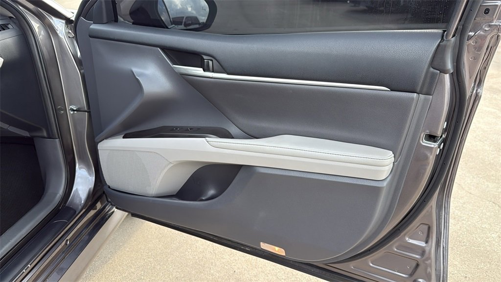 Used 2023 Toyota Camry XLE image 31