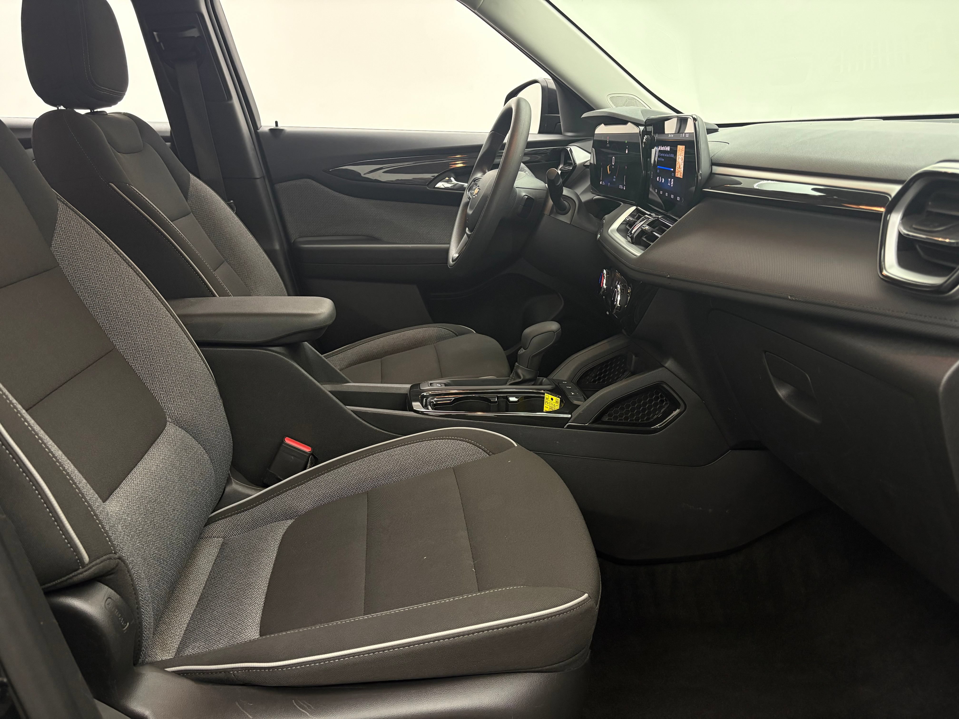 Used 2025 Chevrolet TrailBlazer LT FWD image 29