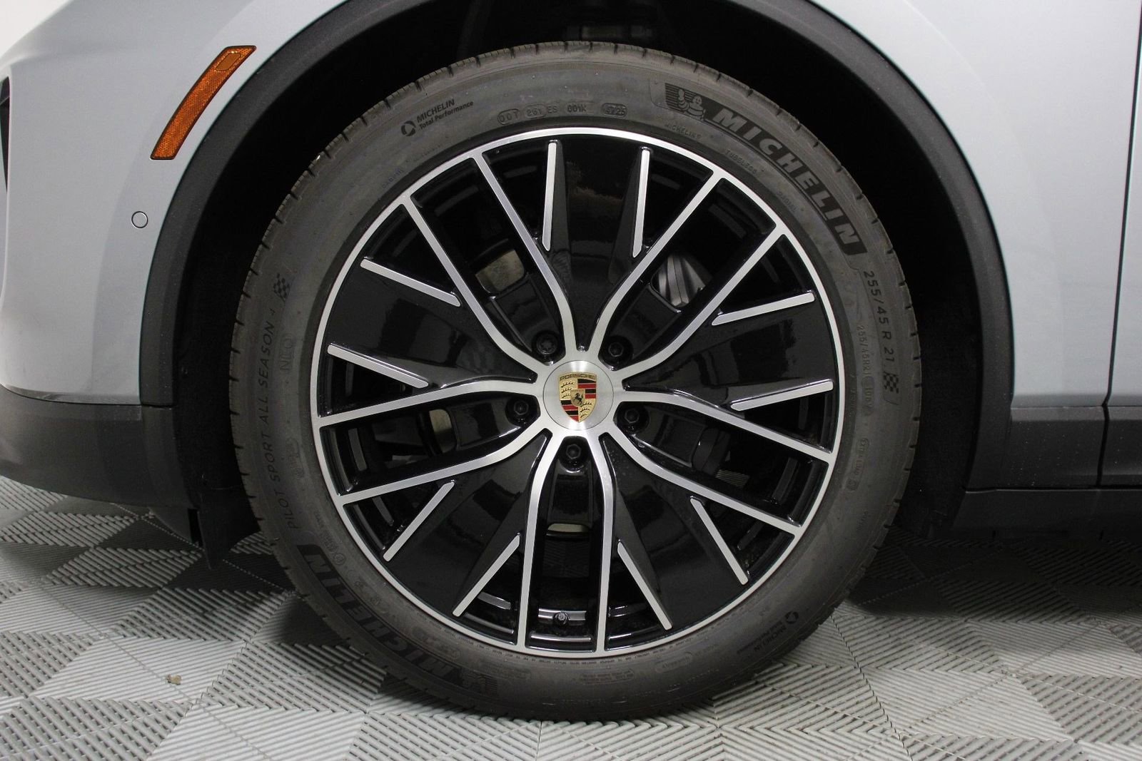 New 2026 Porsche Macan Electric RWD image 17