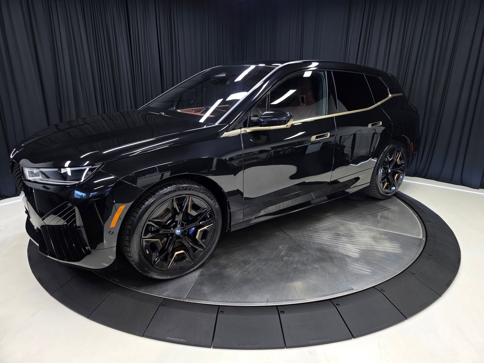 Used 2023 BMW iX M60 AWD/4WD image 9