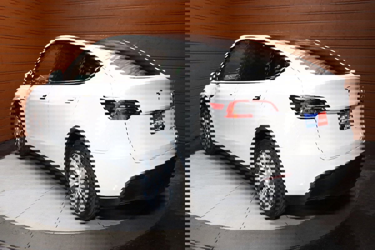 Used 2023 Tesla Model Y Long Range image 38