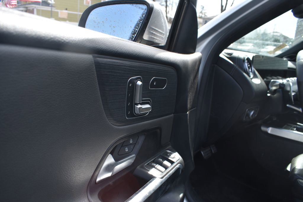 Used 2022 Mercedes-Benz GLB 35 AMG 4MATIC image 14