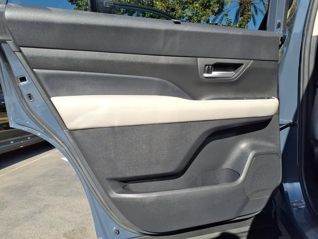 Used 2024 Toyota Grand Highlander AWD image 22