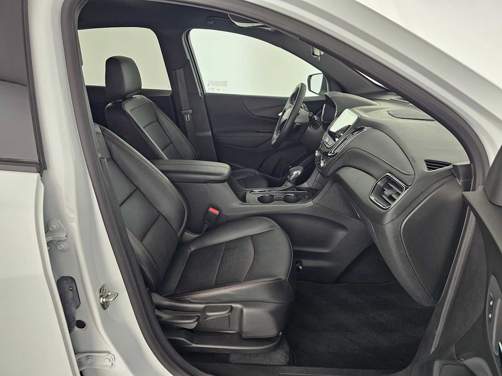 Used 2024 Chevrolet Equinox RS w/ RS Leather Package FWD image 10