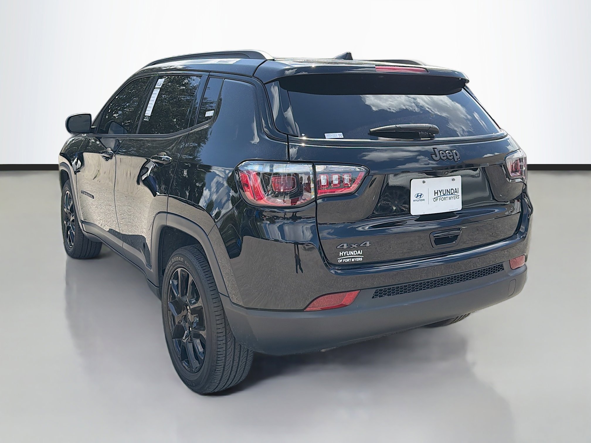 Used 2024 Jeep Compass Latitude w/ Altitude Special Edition image 5