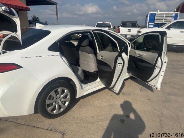Used 2021 Toyota Corolla LE image 27