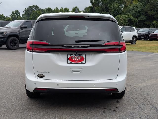 New 2027 Chrysler Pacifica Select FWD image 6