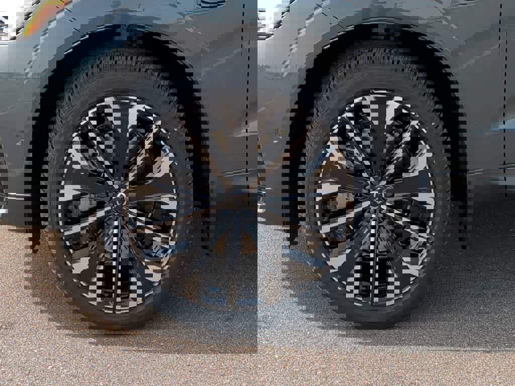 New 2026 Volvo XC60 T8 Ultra w/ Protection Package Premier AWD/4WD image 13