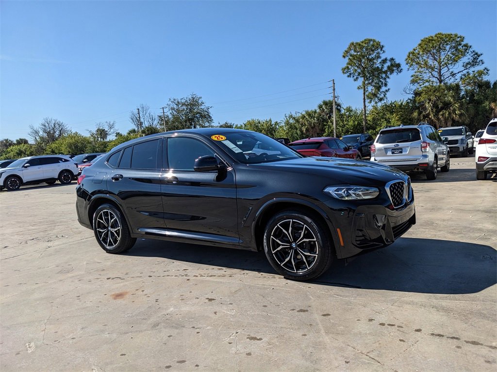 Used 2025 BMW X4 xDrive30i image 3