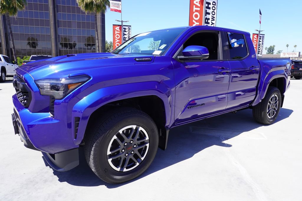 Certified 2025 Toyota Tacoma TRD Sport w/ TRD Sport Premium Package AWD/4WD image 4