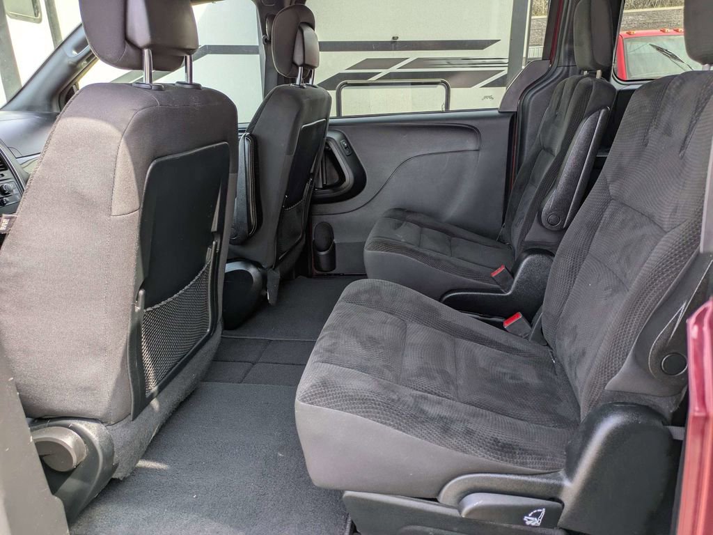 Used 2018 Dodge Grand Caravan SE image 13