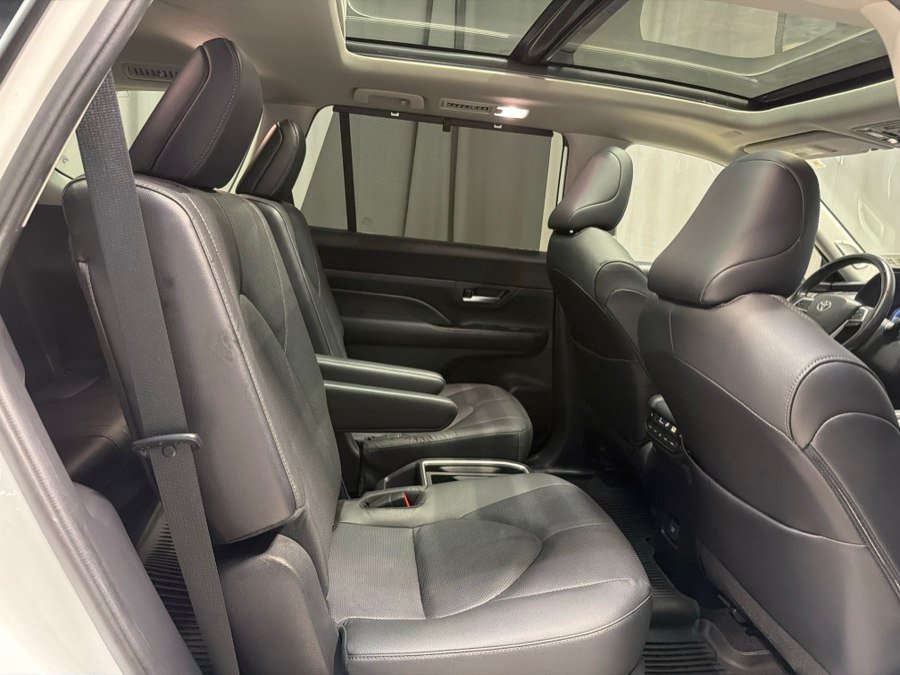 Used 2024 Toyota Grand Highlander AWD image 34