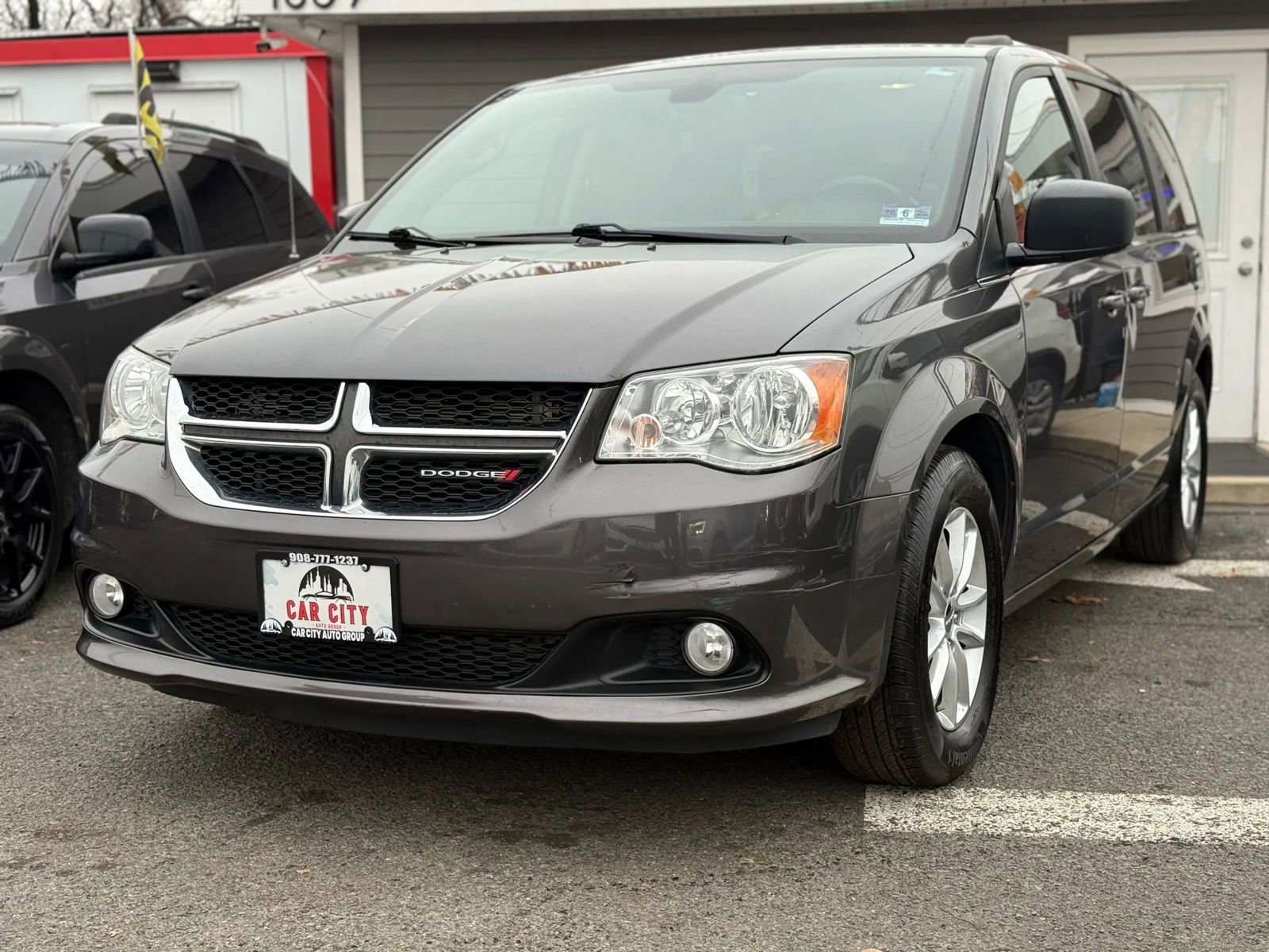 Used 2019 Dodge Grand Caravan SXT image 1