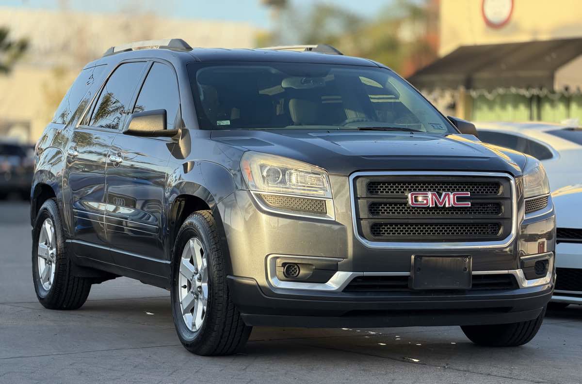 Used 2014 GMC Acadia SLE image 4