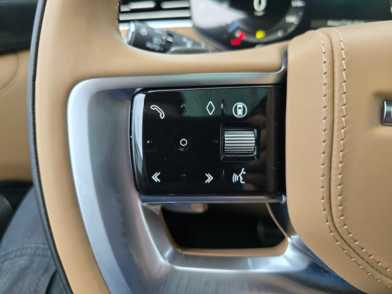 New 2025 Land Rover Range Rover SE image 32