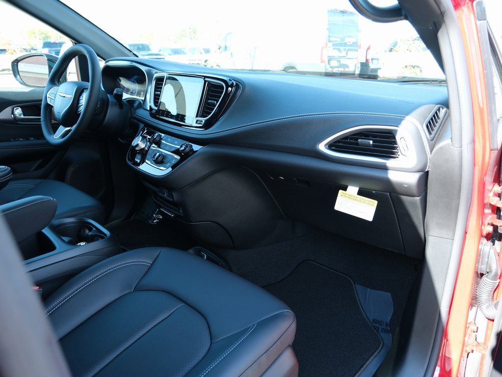 New 2026 Chrysler Pacifica Select image 35