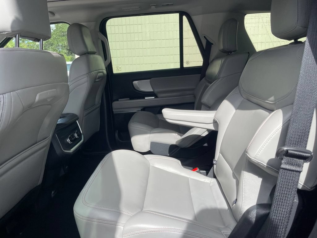 Used 2025 Ford Expedition Active AWD/4WD image 14