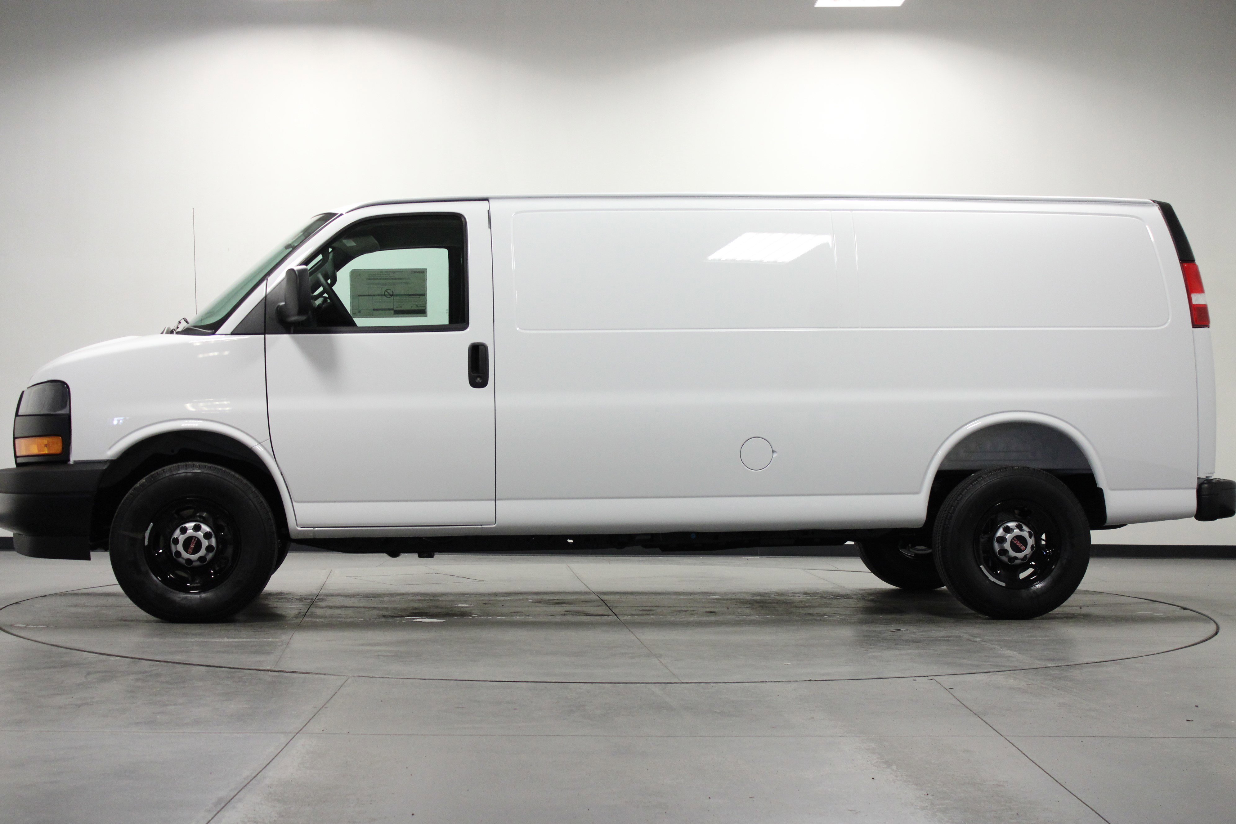 New 2026 GMC Savana 2500 Extended RWD image 7