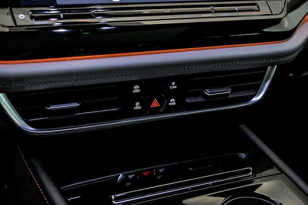 Certified 2025 Volkswagen Atlas Peak Edition SE AWD/4WD image 22