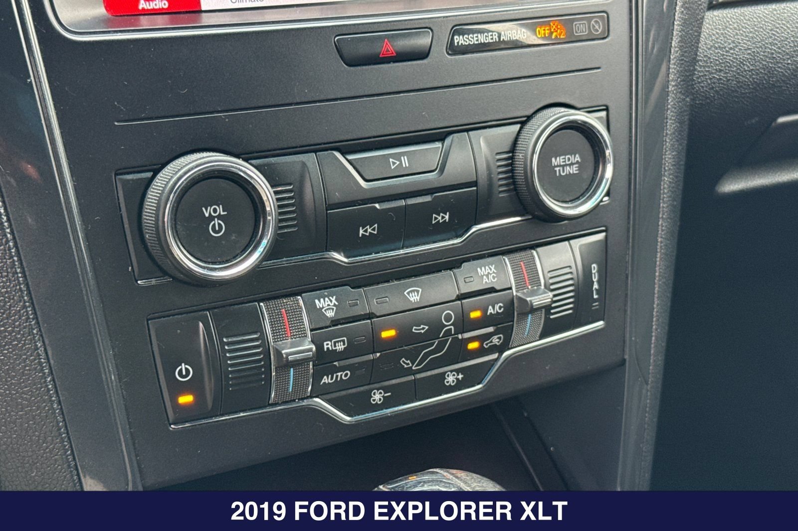 Used 2019 Ford Explorer XLT w/ Equipment Group 201A FWD image 22