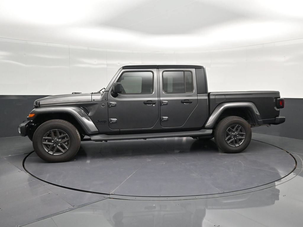 Used 2025 Jeep Gladiator Sport AWD/4WD image 8