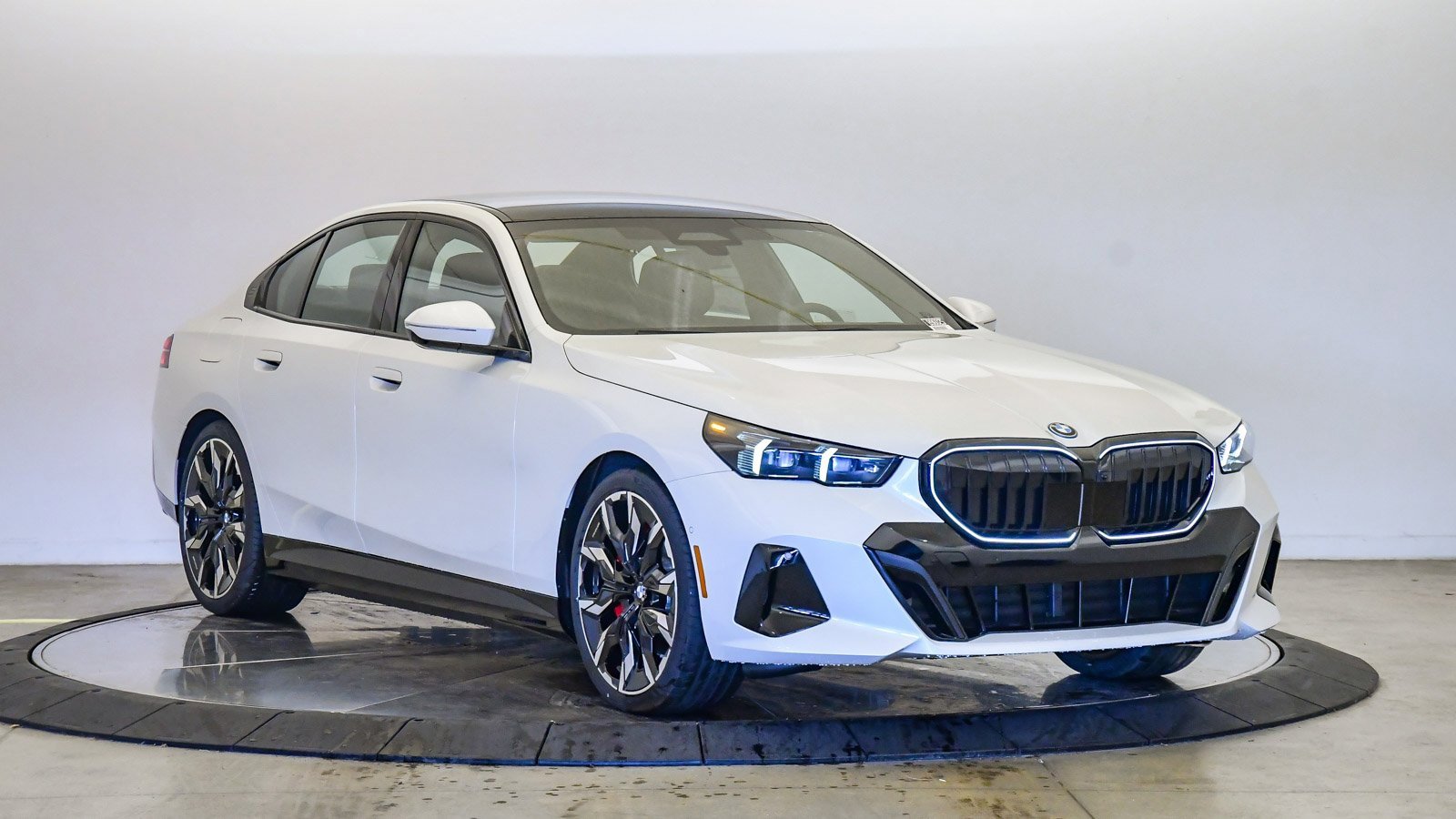 New 2026 BMW 550e xDrive image 6
