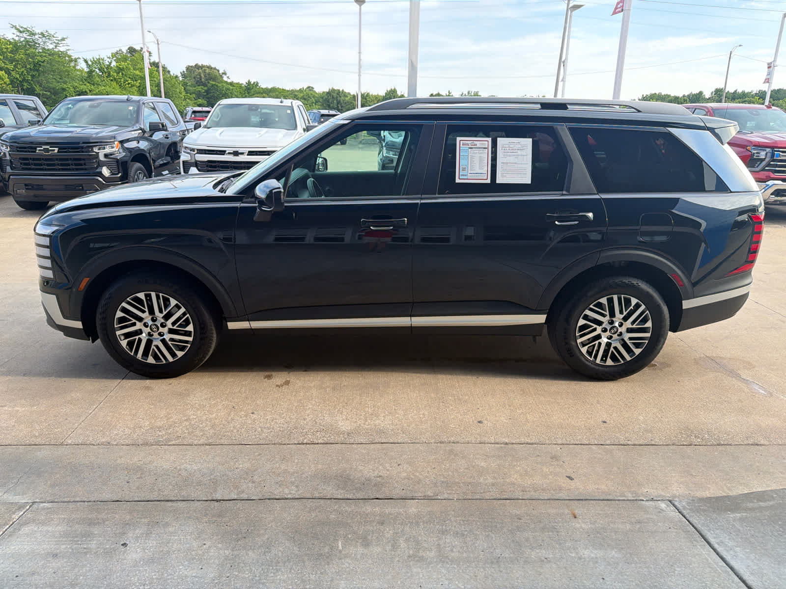 Used 2026 Hyundai Palisade SEL FWD image 3