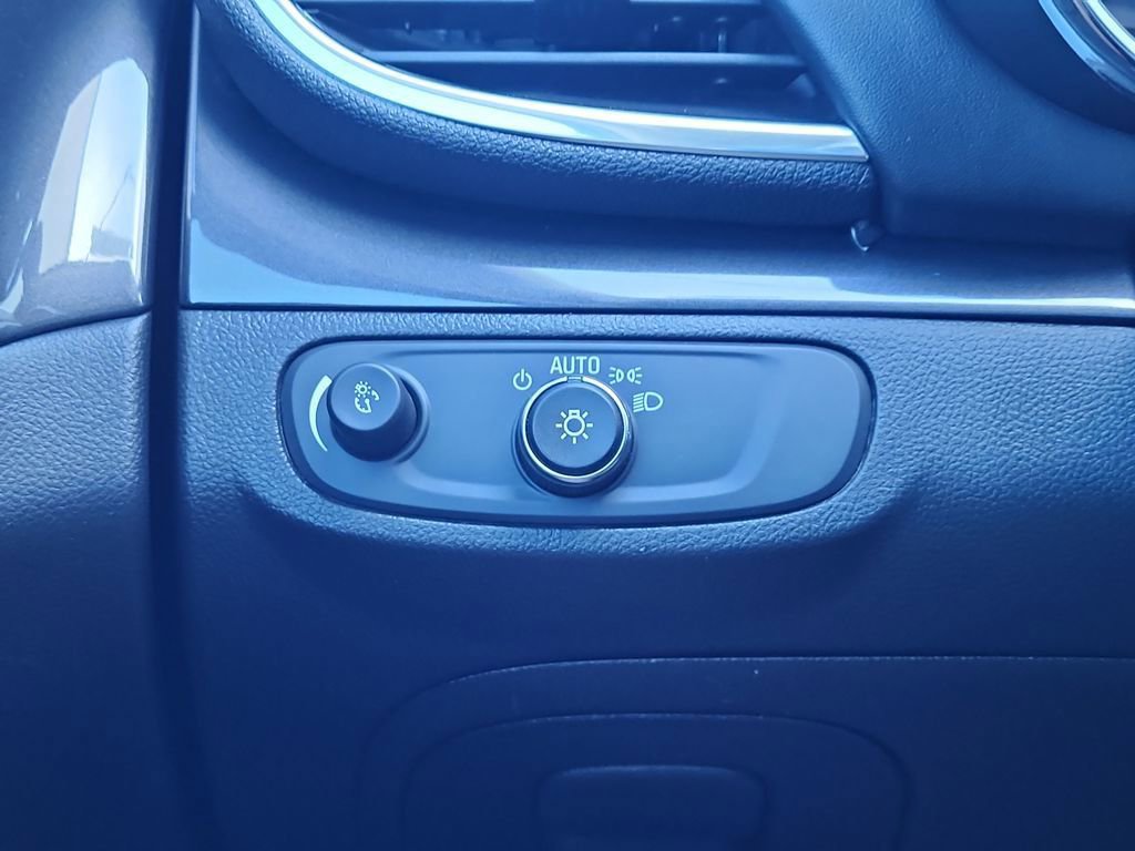 Used 2022 Buick Encore Preferred w/ Safety Package image 22