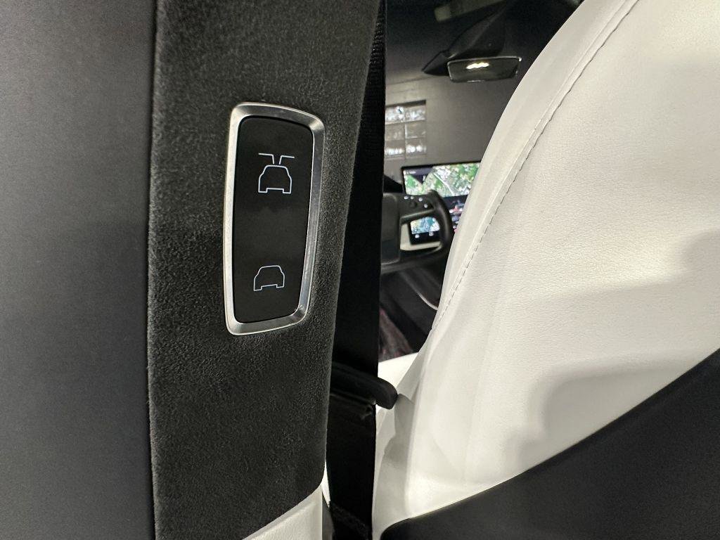 Used 2023 Tesla Model X Plaid image 25