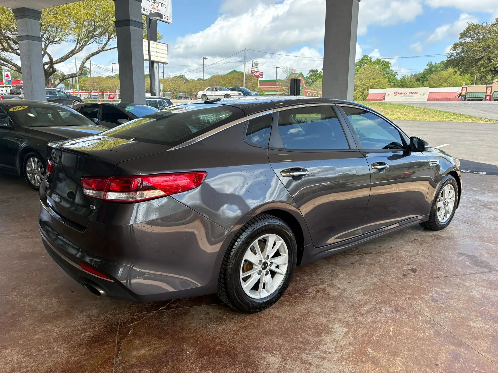 Used 2017 Kia Optima LX image 6