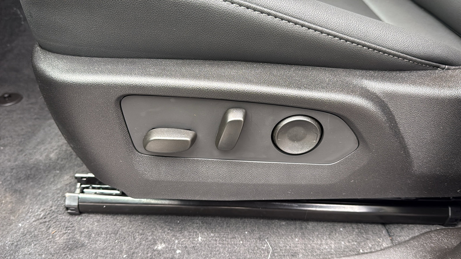 New 2026 GMC Canyon Elevation w/ Convenience Package image 9