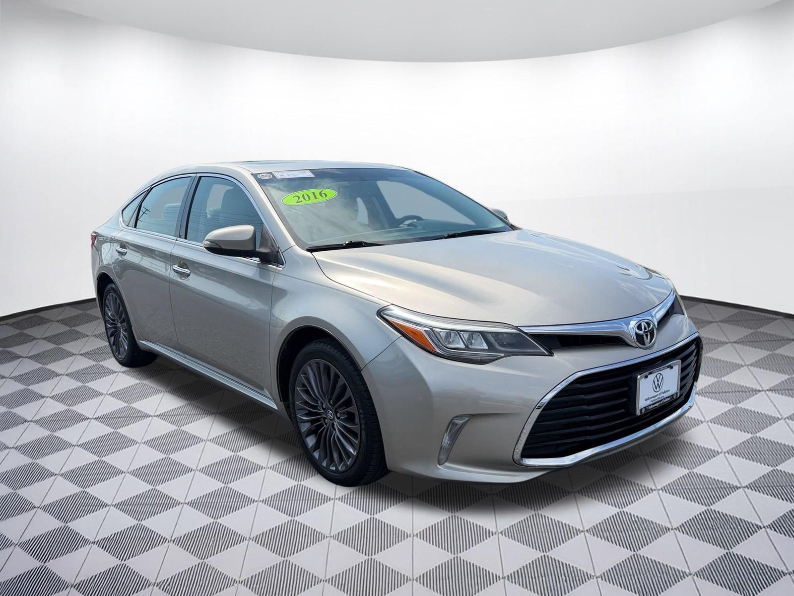 Used 2016 Toyota Avalon Touring FWD image 7