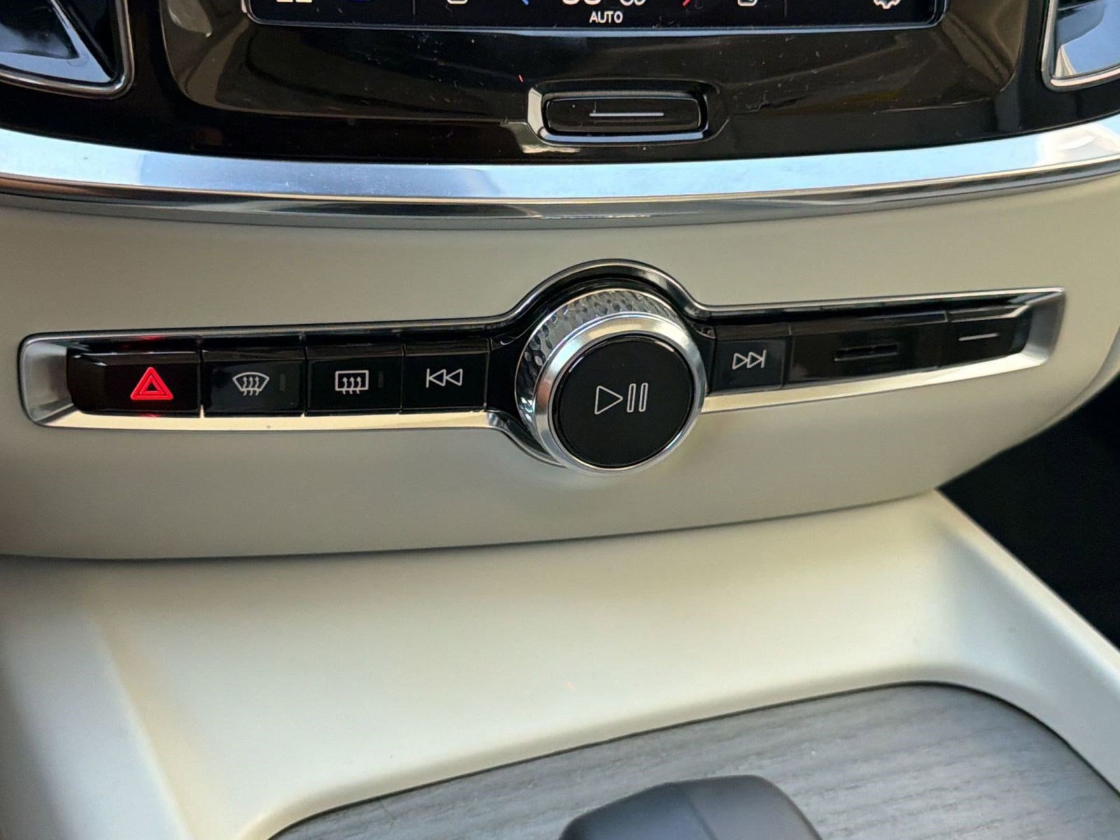 Used 2024 Volvo S60 B5 Plus w/ Climate Package FWD image 18