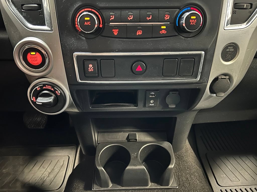 Used 2018 Nissan Titan SV AWD/4WD image 16