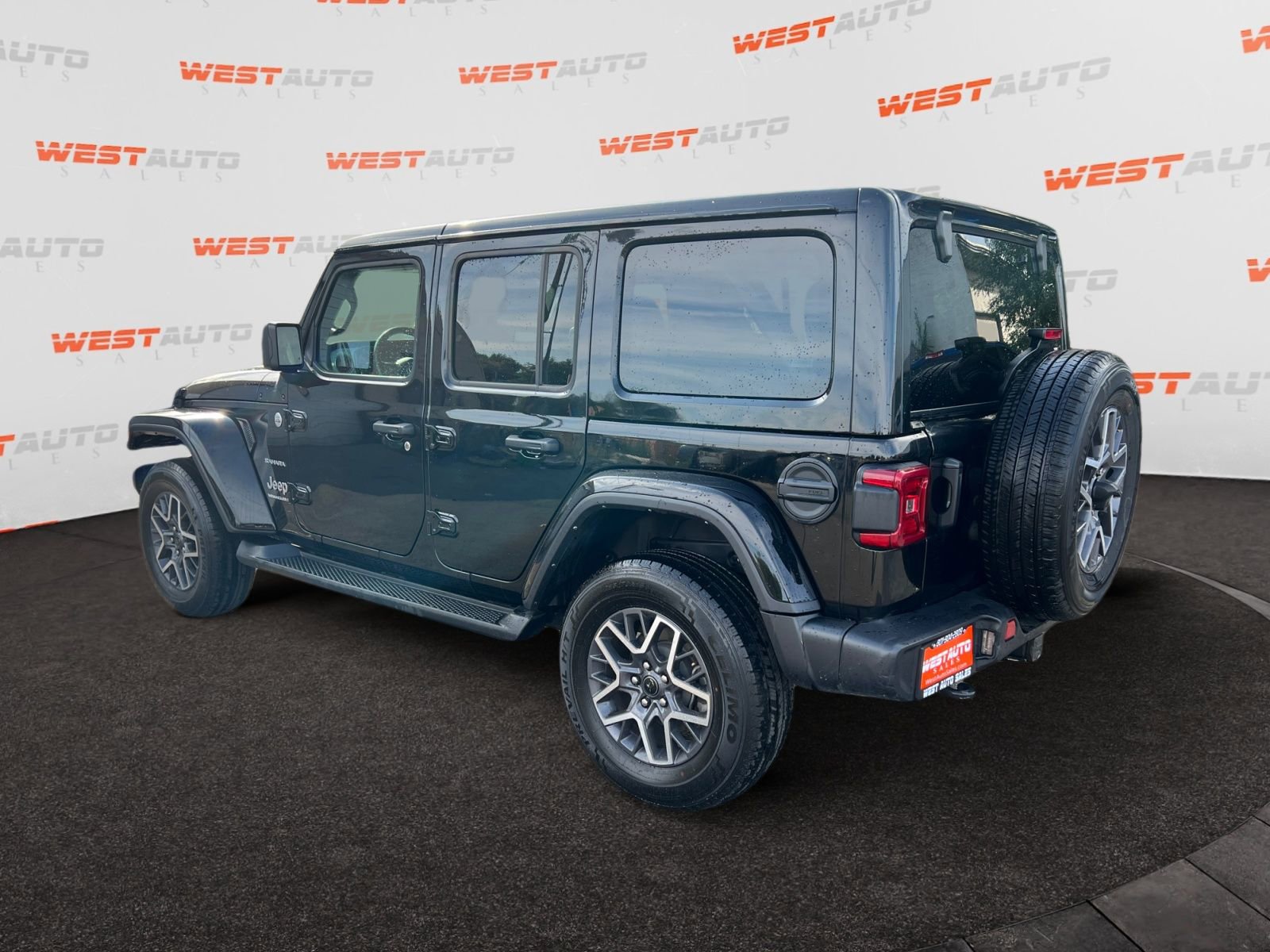 Used 2024 Jeep Wrangler Sahara image 3