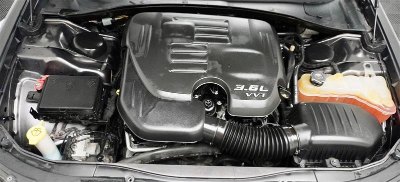 Used 2015 Chrysler 300 Limited image 33