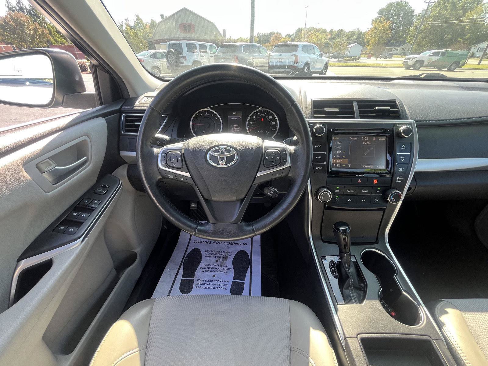 Used 2016 Toyota Camry SE w/ Moonroof Package FWD image 36