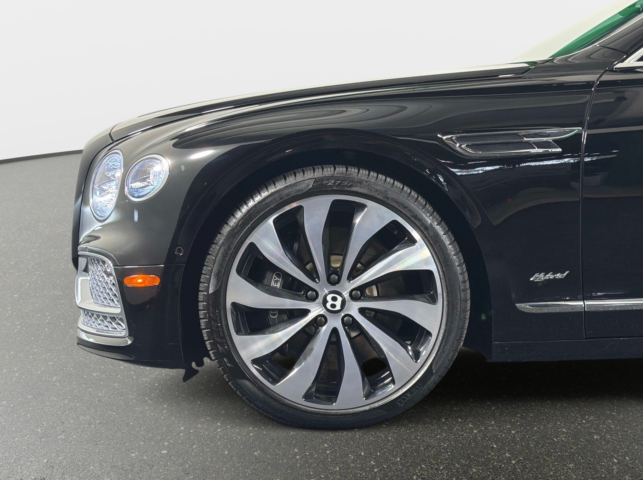 Used 2022 Bentley Flying Spur Plug-In Hybrid AWD/4WD image 13