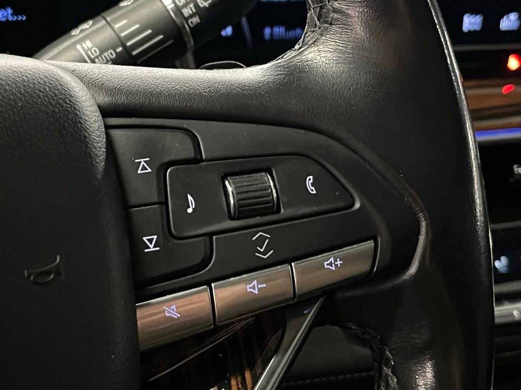 Used 2022 Cadillac Escalade Premium Luxury w/ LPO, Illumination Package image 28