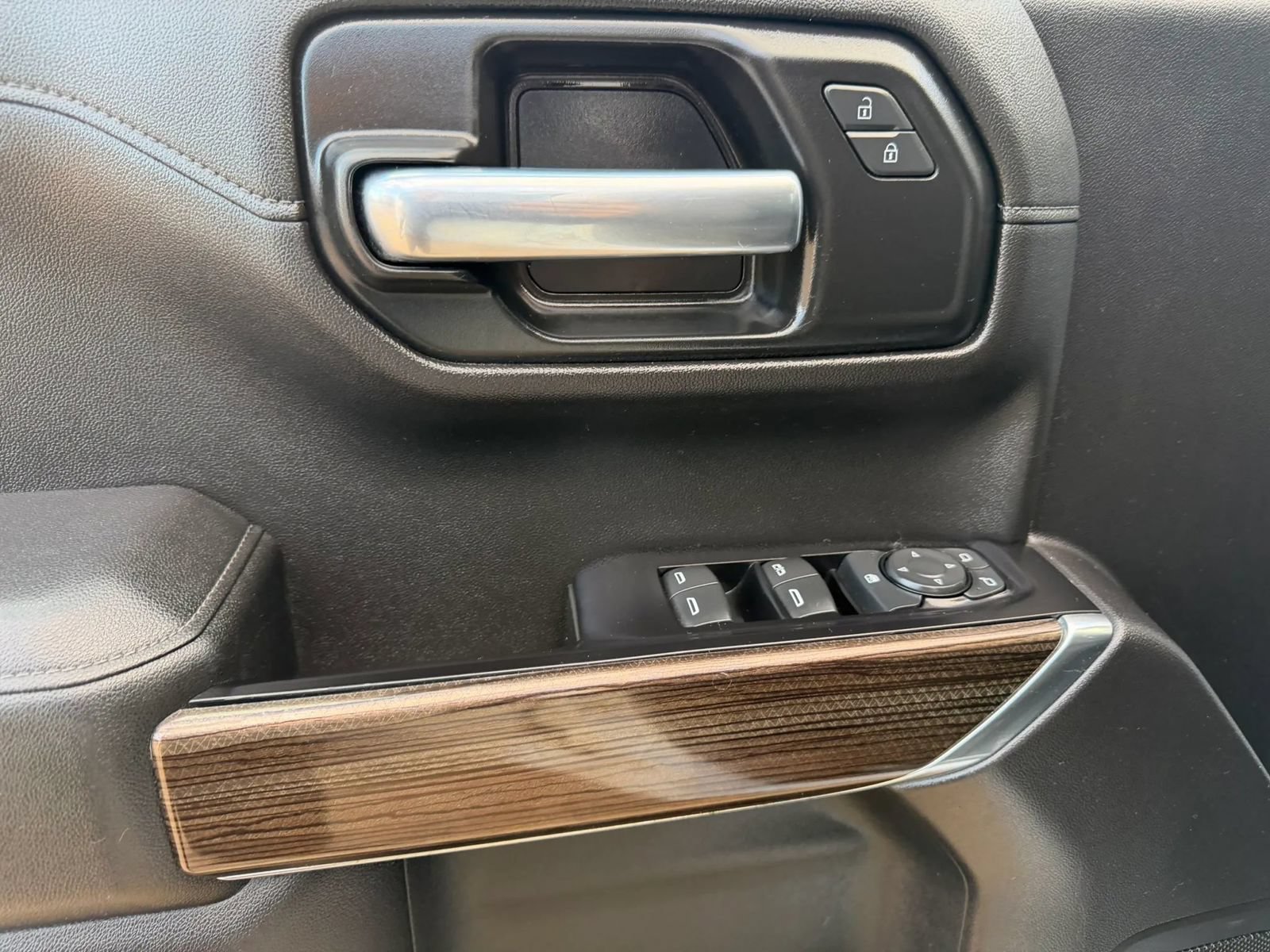 Used 2020 Chevrolet Silverado 1500 LT w/ All-Star Edition AWD/4WD image 18