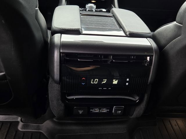 Used 2023 Jeep Wagoneer 4WD image 18