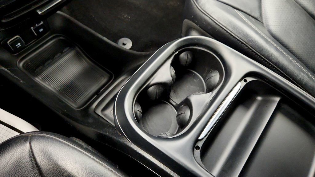 Used 2020 Chrysler Pacifica Touring-L w/ S Appearance Package image 16