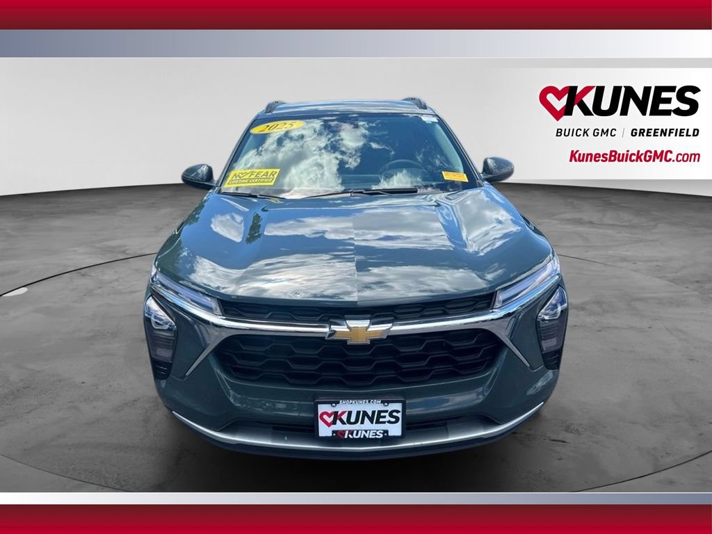 Used 2025 Chevrolet Trax LT FWD image 13