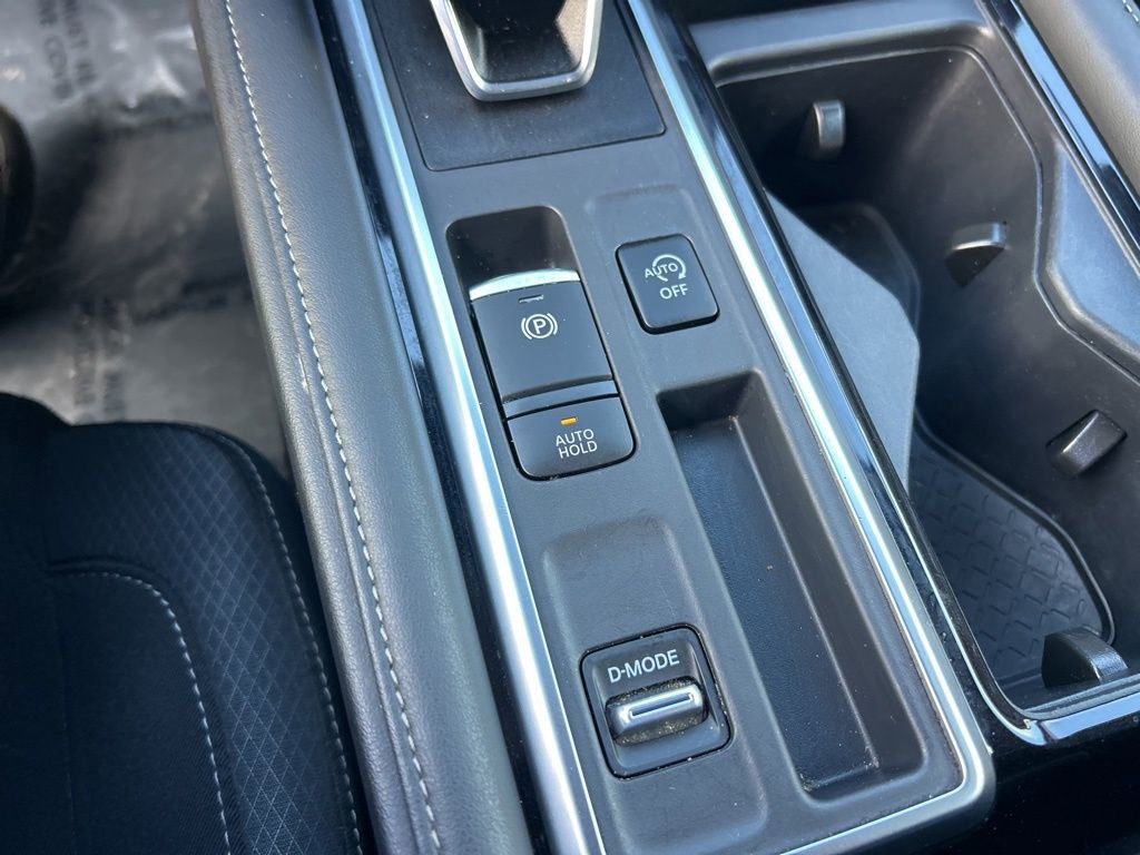 Used 2025 Nissan Pathfinder SV image 43