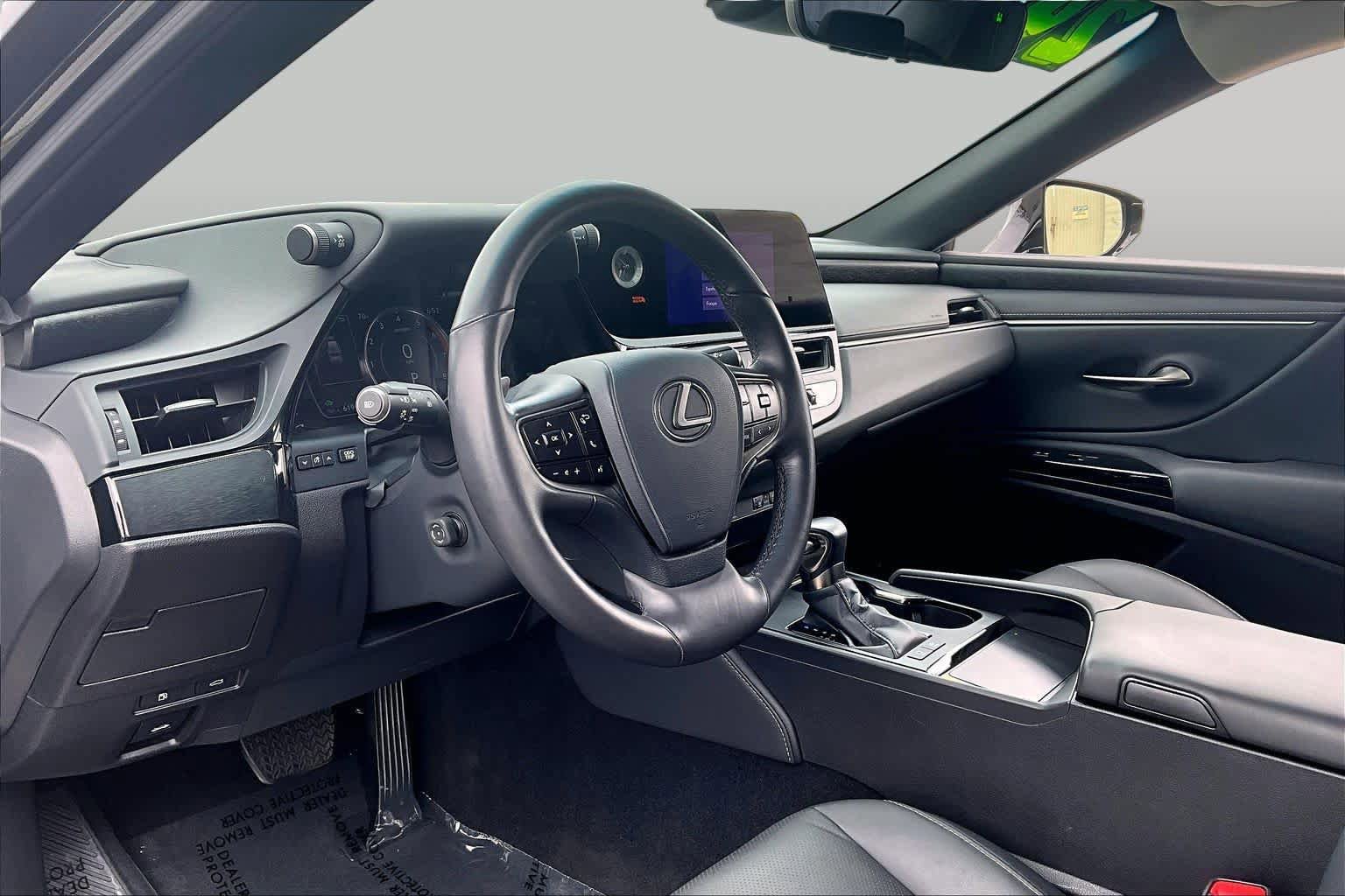 Used 2024 Lexus ES 300h w/ Premium Package FWD image 18
